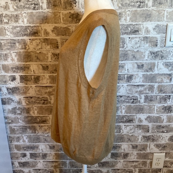 GAP tan sweater vest. Crew-neck. Size Large tall. Lightweight. - Picture 6 of 12